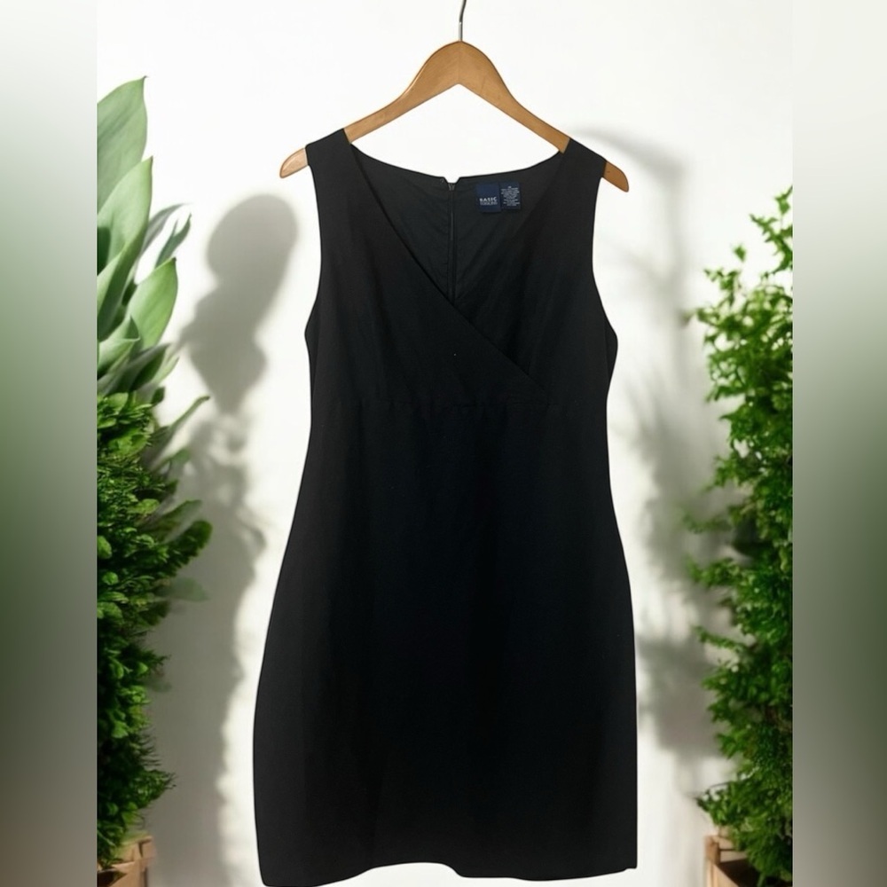 Basic Editions Black Sleeveless V-Neck Cocktail Dress 
Linen black casual dress.